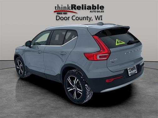 2025 Volvo XC40 B5 Core Bright Theme