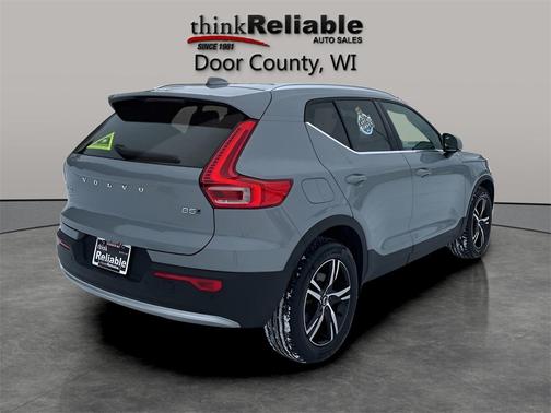 2025 Volvo XC40 B5 Core Bright Theme