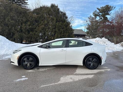 2024 Toyota Prius LE