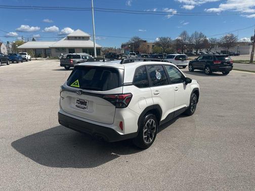 Crystal White Pearl 2025 Subaru Forester Premium