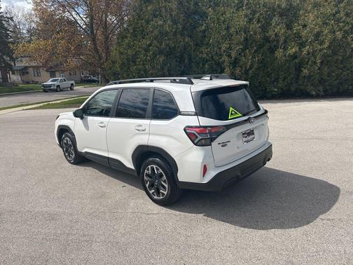 Crystal White Pearl 2025 Subaru Forester Premium