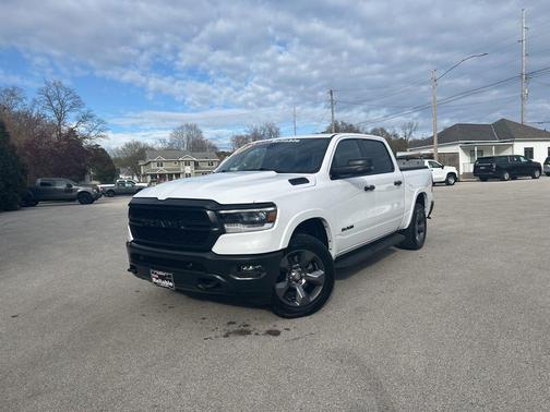 Bright White Clearcoat 2023 RAM 1500 Big Horn/Lone Star