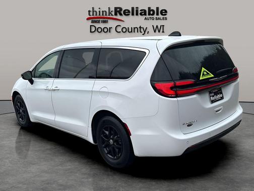 Bright White Clearcoat 2024 Chrysler Pacifica Touring L