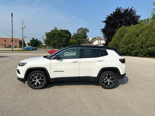 Bright White Clearcoat 2024 Jeep Compass Limited