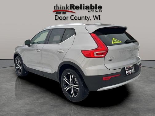 2025 Volvo XC40 B5 Core Bright Theme