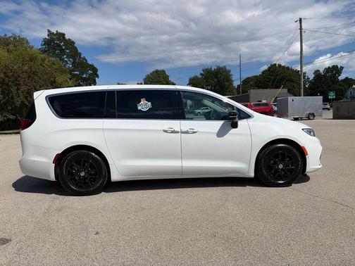Bright White Clearcoat 2024 Chrysler Pacifica Touring L