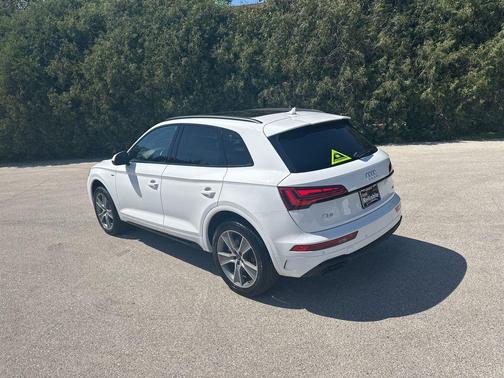 Arkona White 2025 Audi Q5 45 S line Premium