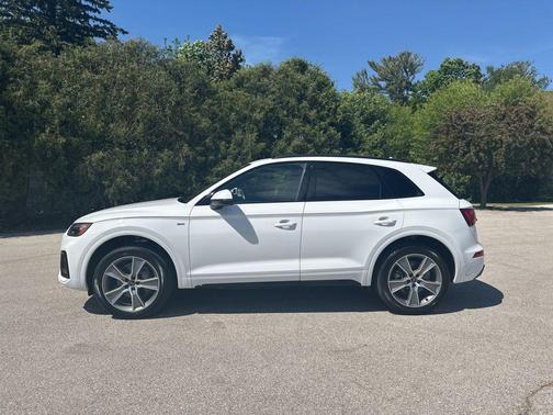 Arkona White 2025 Audi Q5 45 S line Premium