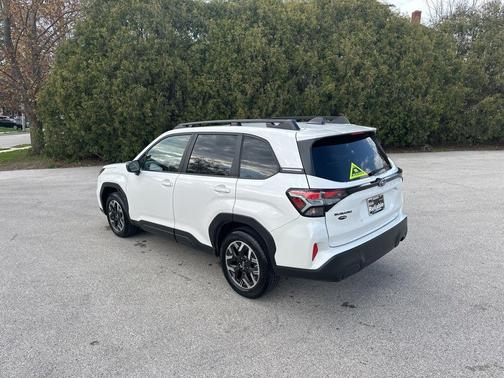Crystal White Pearl 2025 Subaru Forester Premium
