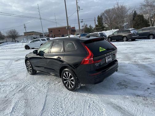 2025 Volvo XC60 B5 Plus