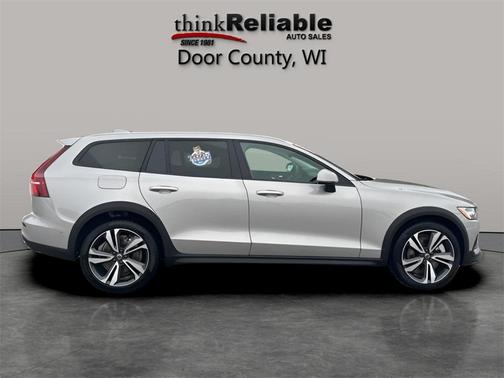 2025 Volvo V60 Cross Country Plus, B5 AWD Gas (mild hybrid)