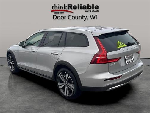 2025 Volvo V60 Cross Country Plus, B5 AWD Gas (mild hybrid)