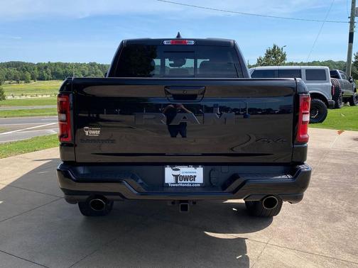 Diamond Black Crystal Pearlcoat 2025 RAM 1500 Laramie