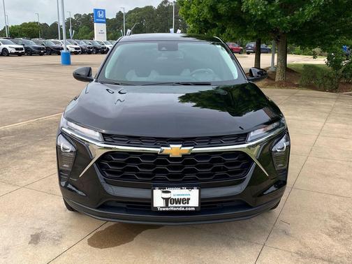 Mosaic Black Metallic 2024 Chevrolet Trax LS