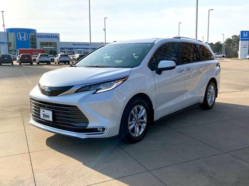 2024 Toyota Sienna Limited