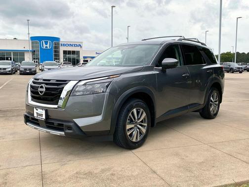 Gun Metallic 2025 Nissan Pathfinder SL FWD