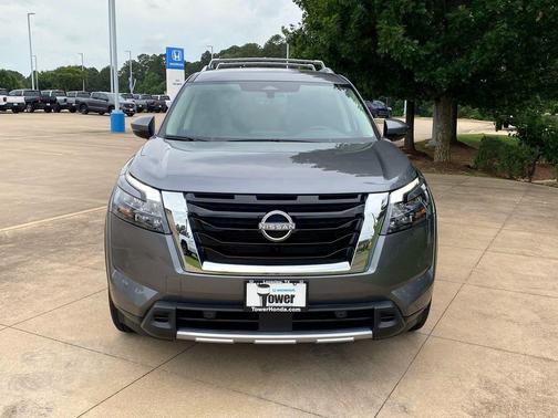 Gun Metallic 2025 Nissan Pathfinder SL FWD