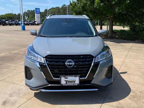 Boulder Gray Pearl 2024 Nissan Kicks SV