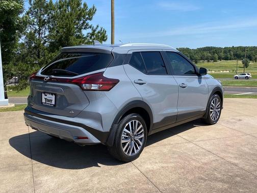 Boulder Gray Pearl 2024 Nissan Kicks SV
