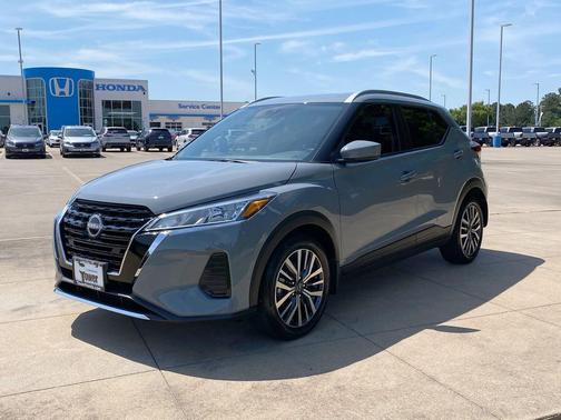 Boulder Gray Pearl 2024 Nissan Kicks SV