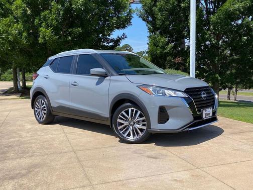 Boulder Gray Pearl 2024 Nissan Kicks SV