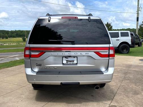 Ingot Silver Metallic 2017 Lincoln Navigator Select