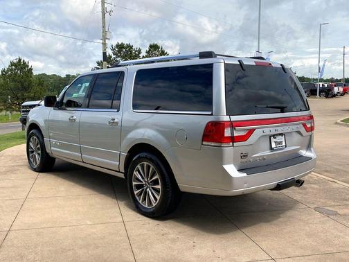 Ingot Silver Metallic 2017 Lincoln Navigator Select