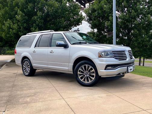 Ingot Silver Metallic 2017 Lincoln Navigator Select