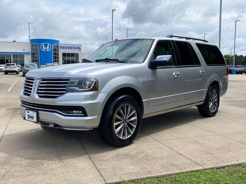 Ingot Silver Metallic 2017 Lincoln Navigator Select