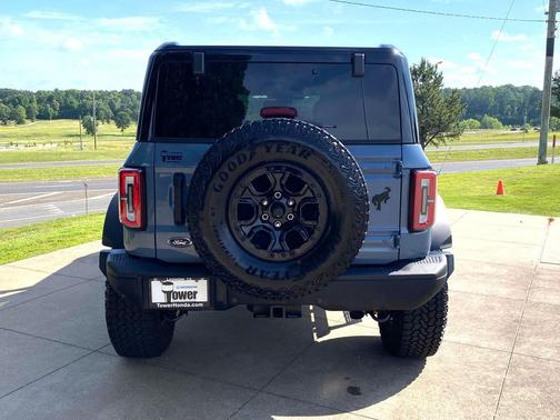 Azure Gray Metallic Tri-Coat 2025 Ford Bronco Badlands