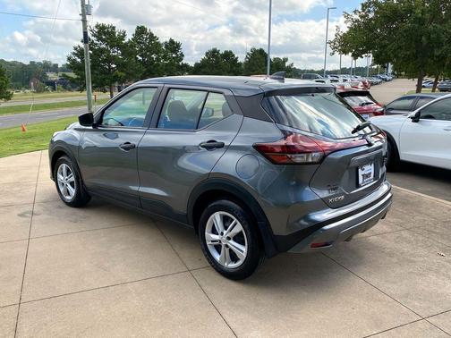 2025 Nissan Kicks S