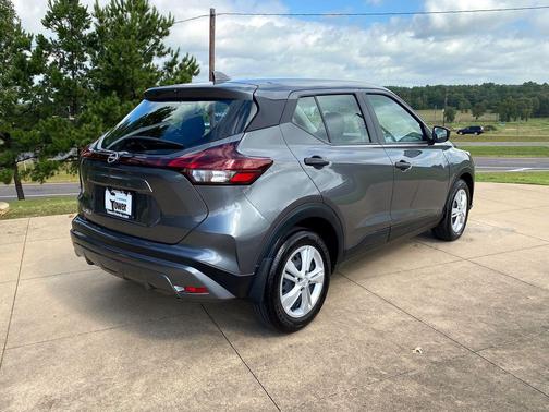 2025 Nissan Kicks S