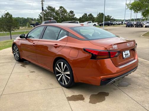 2022 Nissan Altima SR FWD