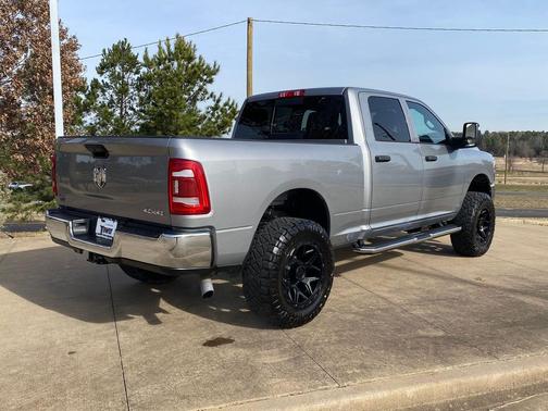 2024 RAM 2500 Tradesman Crew Cab 4x4 6'4' Box