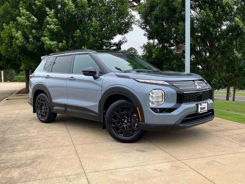 Moonstone Gray Metallic/Black Roof 2025 Mitsubishi Outlander Trail Edition S-AWC