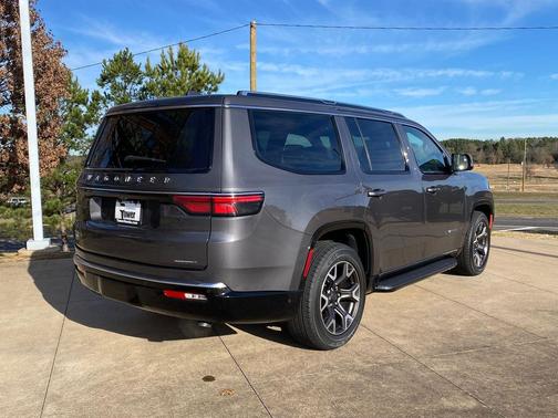 2023 Jeep Wagoneer Series III 4x2