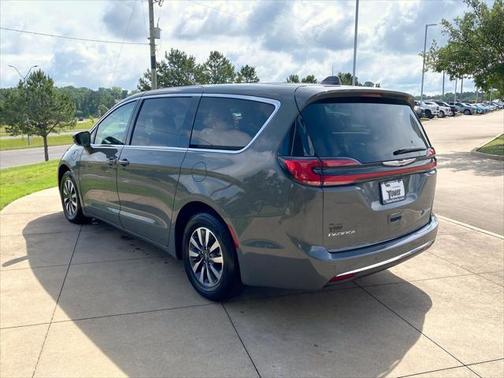 2022 Chrysler Pacifica Hybrid Touring L