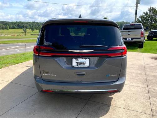 2022 Chrysler Pacifica Hybrid Touring L