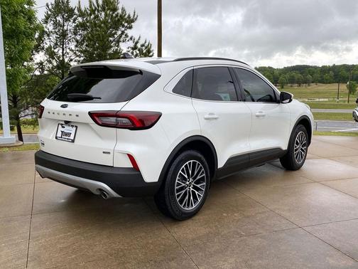Star White Metallic Tri-Coat 2025 Ford Escape PHEV SE
