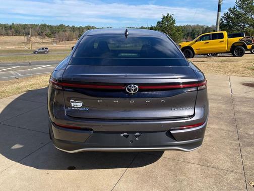 2023 Toyota Crown Platinum
