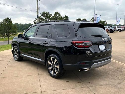Crystal Black Pearl 2025 Honda Pilot Touring 8-Passenger