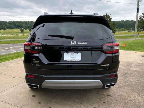 Crystal Black Pearl 2025 Honda Pilot Touring 8-Passenger
