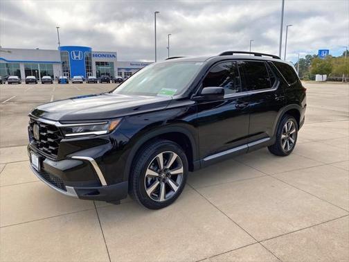 Crystal Black Pearl 2024 Honda Pilot Touring 8-Passenger