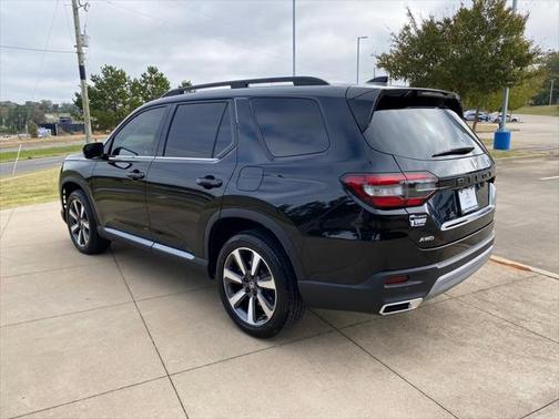 Crystal Black Pearl 2024 Honda Pilot Touring 8-Passenger