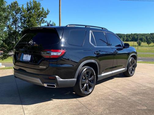 Crystal Black Pearl 2024 Honda Pilot Touring 8-Passenger