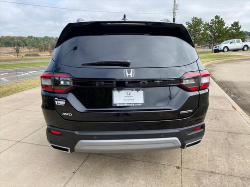 Crystal Black Pearl 2024 Honda Pilot Touring 8-Passenger