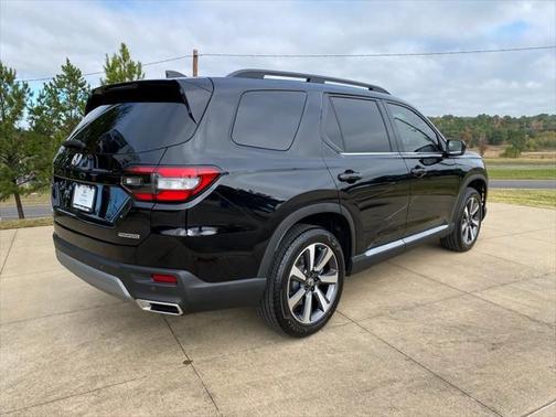 Crystal Black Pearl 2024 Honda Pilot Touring 8-Passenger