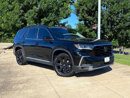Crystal Black Pearl 2024 Honda Pilot Touring 8-Passenger