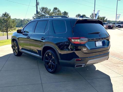 Crystal Black Pearl 2024 Honda Pilot Touring 8-Passenger