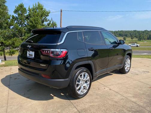 2024 Jeep Compass Latitude Lux